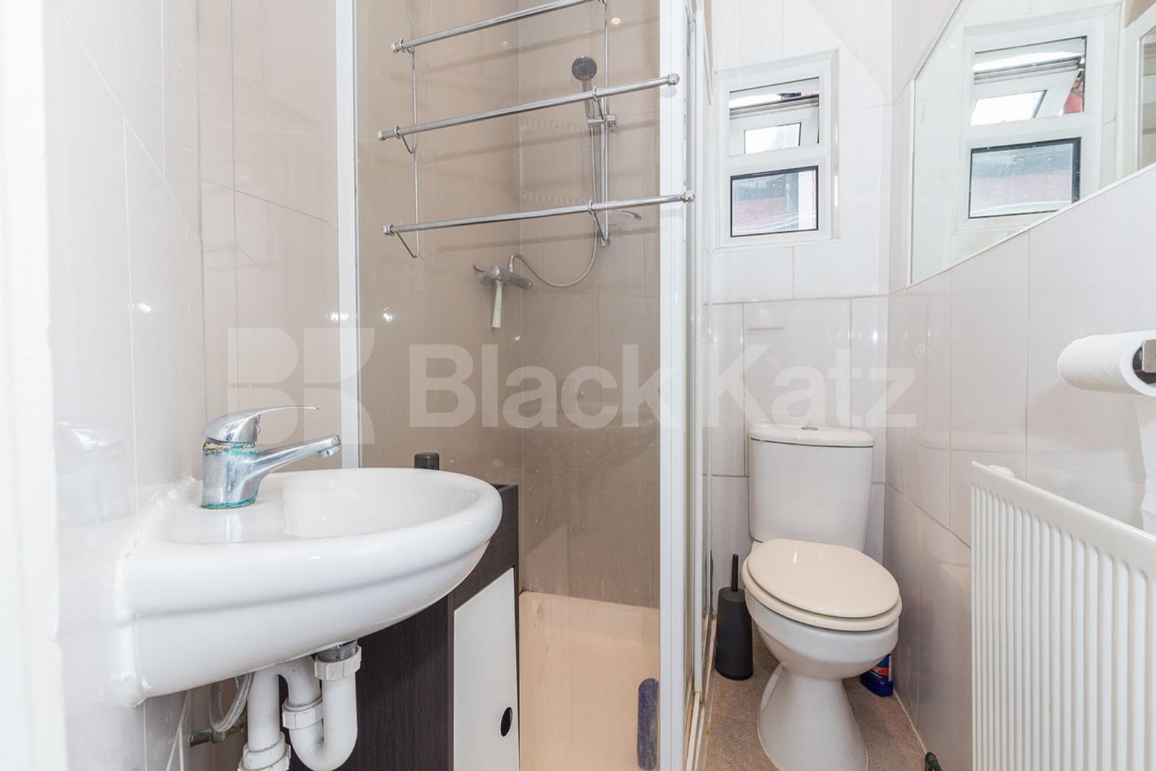 5 bedroom house located close to station and amenities  Falkland Road, Turnpike Lane